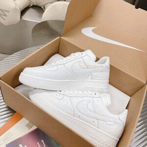 Nike White Sneakers 👟